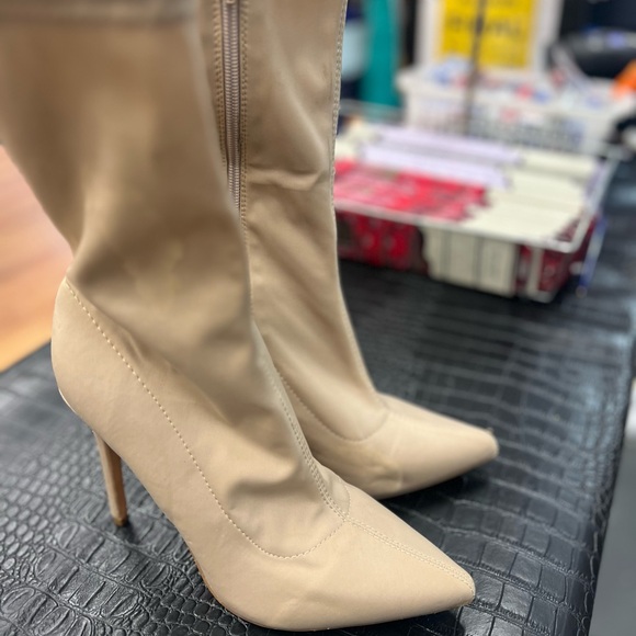 Heels. - Picture 3 of 7